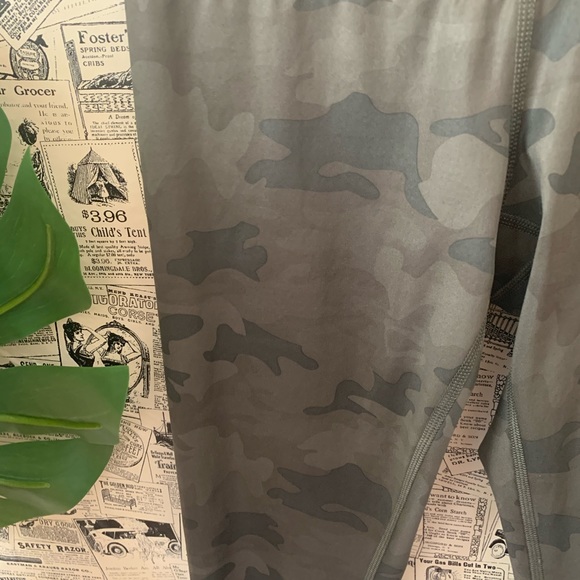 Lululemon Wunder under pant camo savasana green 6 - Picture 4 of 9
